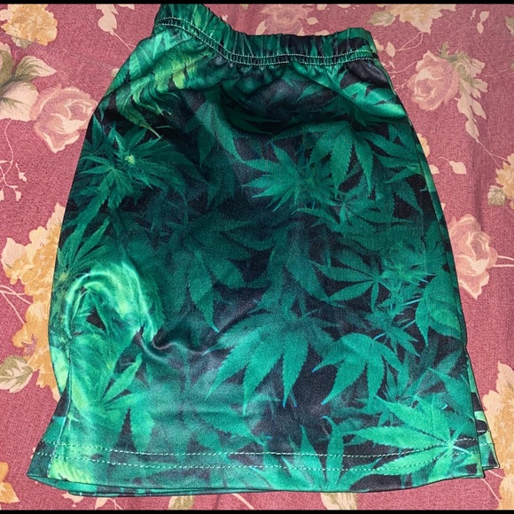 Weed Print Women’s Booty Shorts - Picture 3 of 4